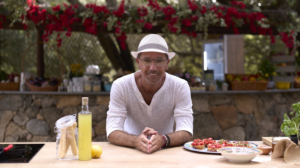 Gino's Cooking Up Love | Apple TV (uk)