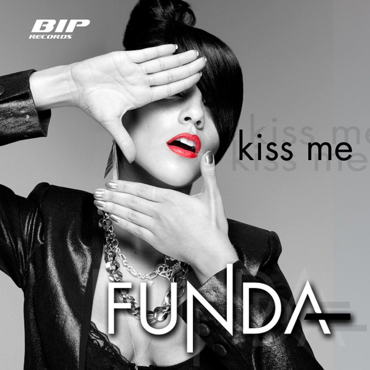 Radio edit. Кисс ми. Kiss me песня. Album funda. Kiss me gently.