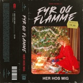 Her Hos Mig artwork