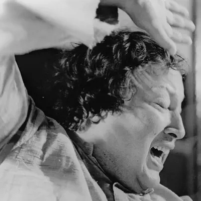 Mast Nazron Se Allah Bachaye Khan songs - Nusrat Fateh Ali Khan
