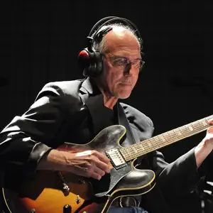 Larry Carlton