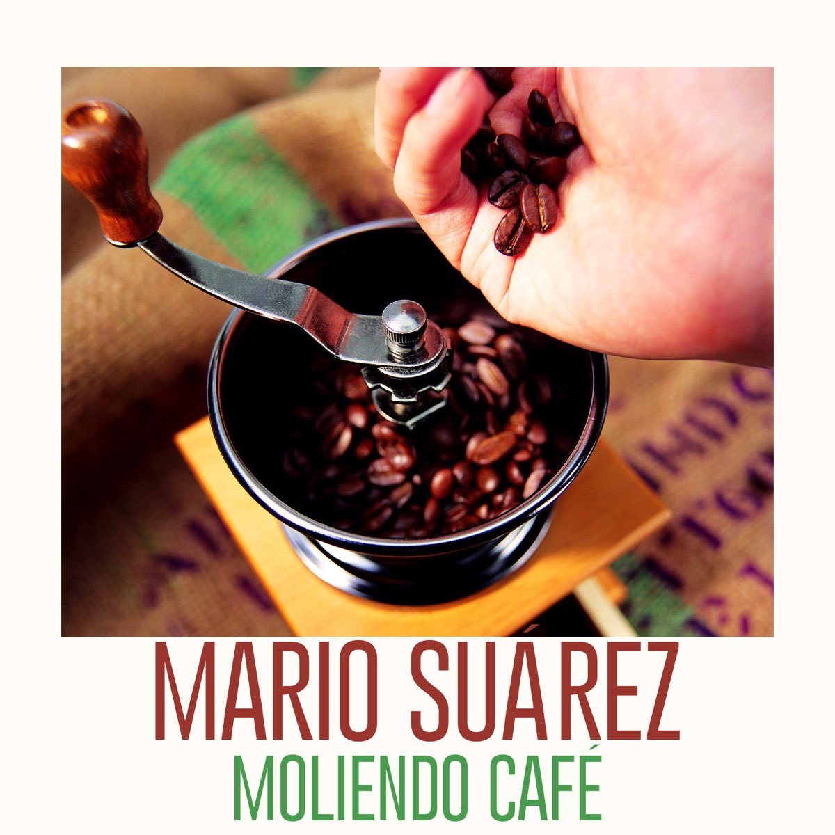 Moliendo cafe