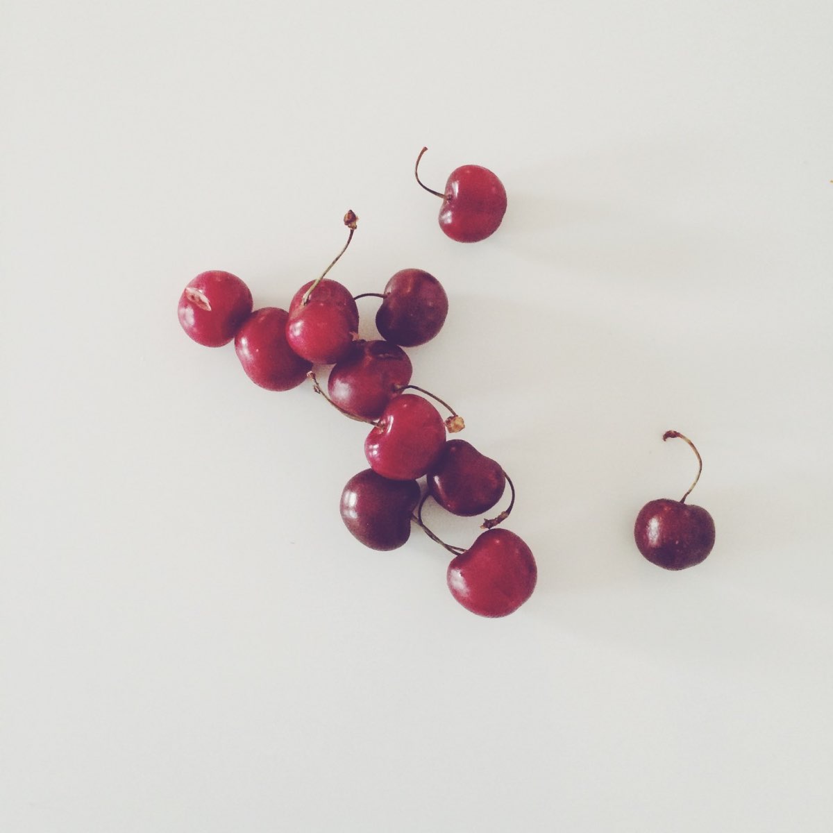 Осталось 6 вишен. Презентация cherry по 6 точкам пример. Цифра шесть из черешни. Осталось 6 вишен. Вишня из пенопласта.