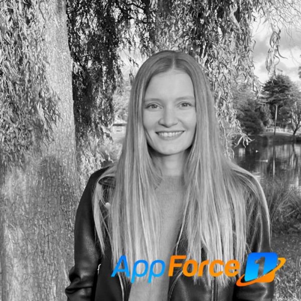 Natalia Panferova, business owner, book author, and ex-member of the SwiftUI team at Apple. thumbnail