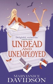 Couverture du livre de Undead and Unemployed