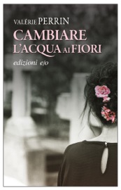 Cambiare l'acqua ai fiori