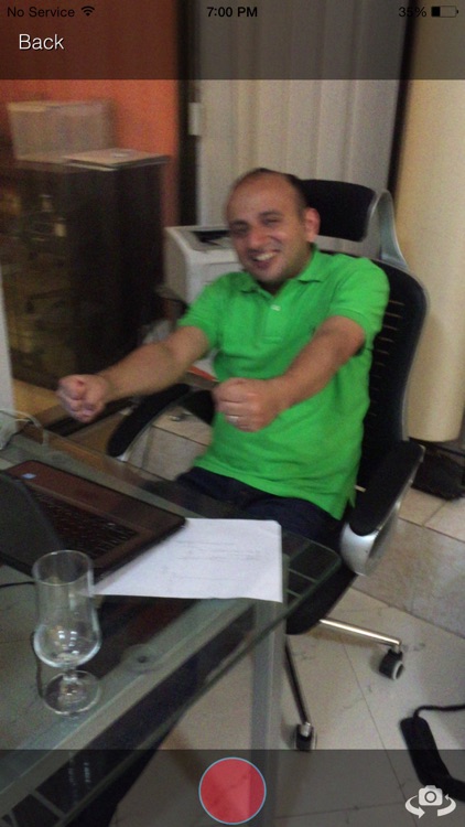 Chorus - capture the voice of the crowd on fun topics