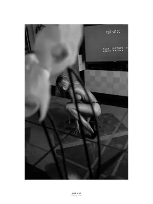Snímek 3 NORMAL MAGAZINE - The best nudes by the best photographers iphone
