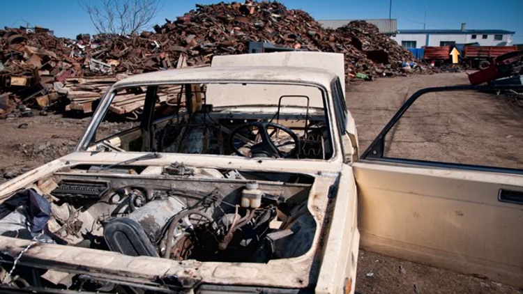 Car Junkyard Escape