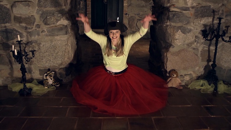 Kids Dance with Pirate Sessa in the Dungeon screenshot-3