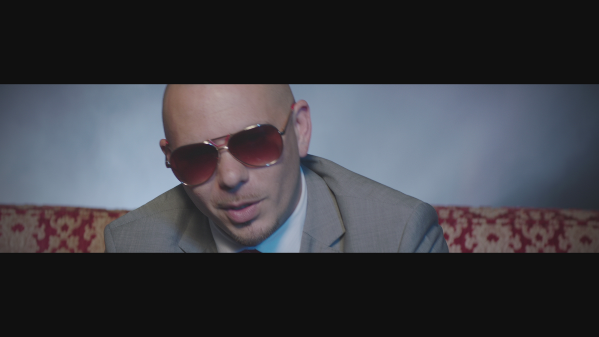 Питбуль клипы. Питбуль клип с огнем. Give me everything Pitbull. Кто поет песню give me everything.