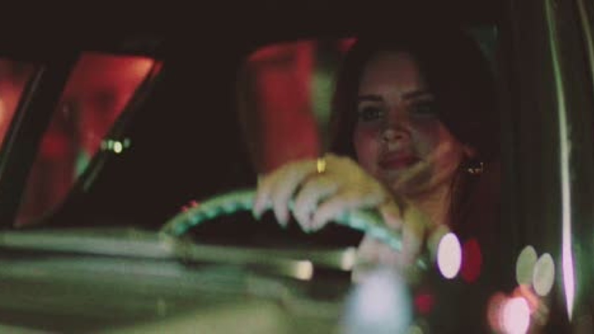 Мустанг из клипа ланы дель рей. White mustang lana. Lana del rey mustang перевод. Lana del rey обложка. Обложка lana del ray white mustang.