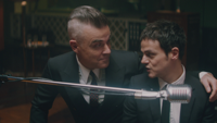 Robbie Williams - Merry Xmas Everybody (feat. Jamie Cullum) [Official Video] artwork