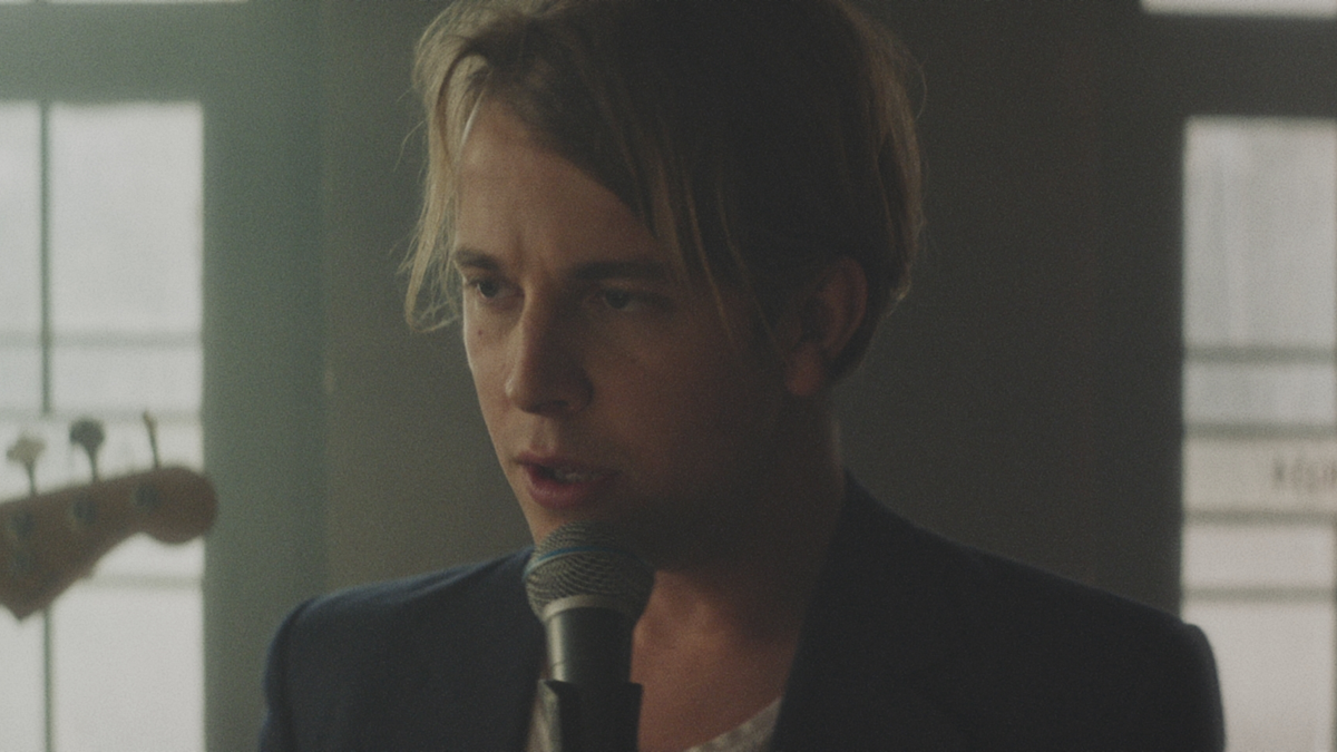 Her now. Tom Odell 2022. Tom Odell Now. Go tell her Now. Tom Odell Numb.