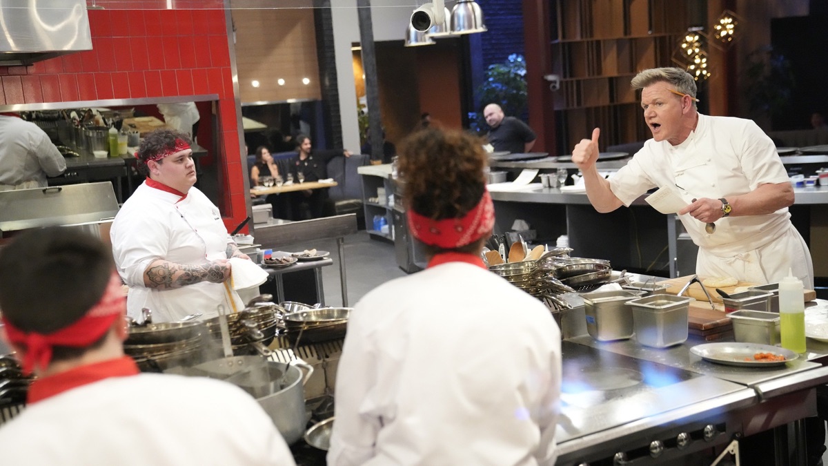 Just Wingin’ It Hell's Kitchen (Season 21, Episode 2) Apple TV