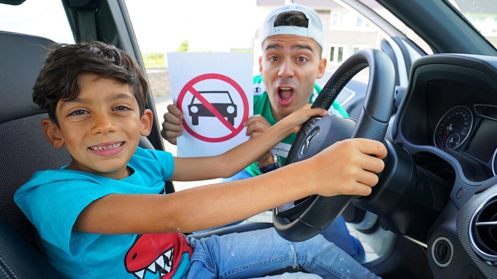 Jason Vlogs Smiles & Smarts by pocket.watch Apple TV