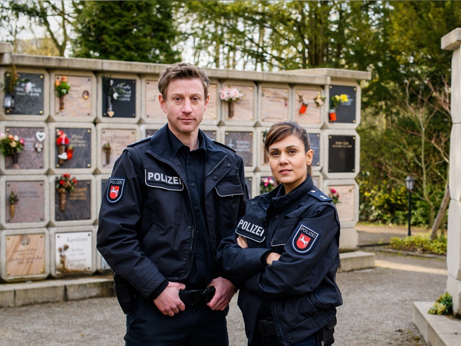 Friesland Asche zu Asche Apple TV (DE)