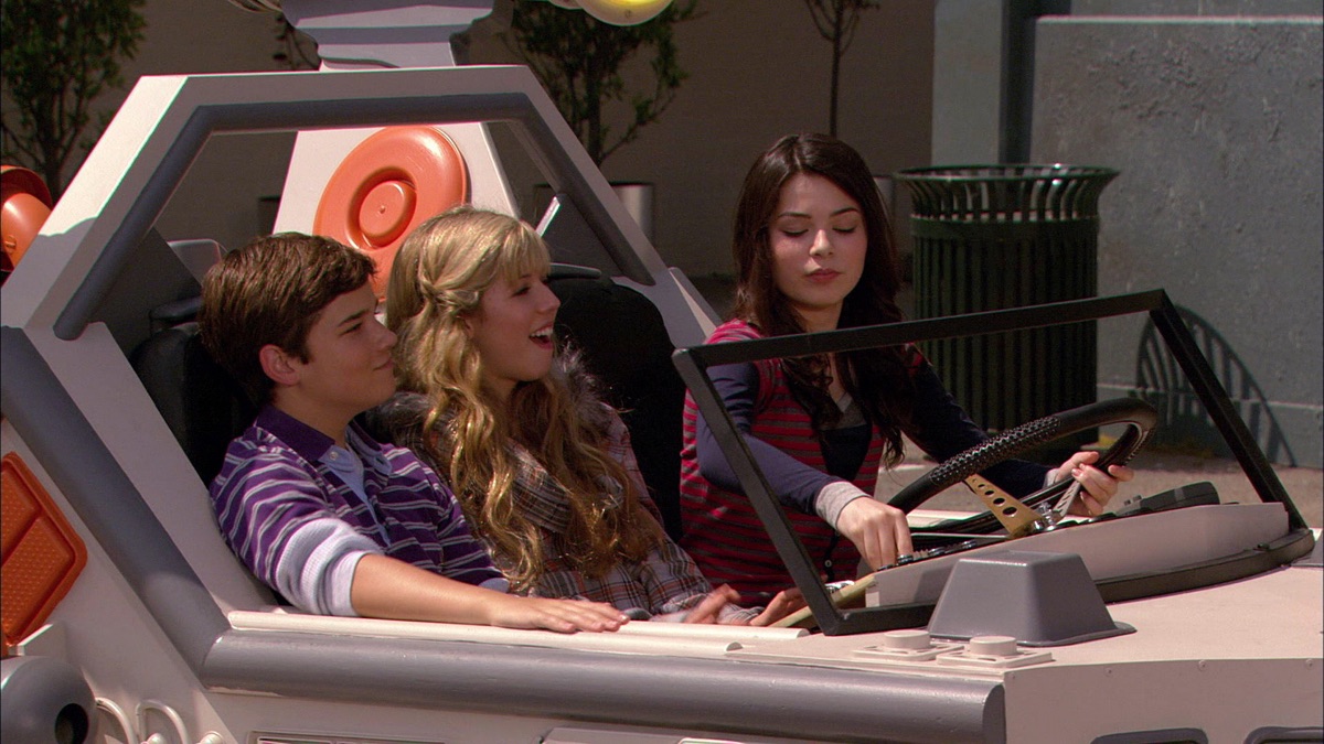 iGive Away A Car - iCarly (Series 2, Episode 11) - Apple TV (UK)