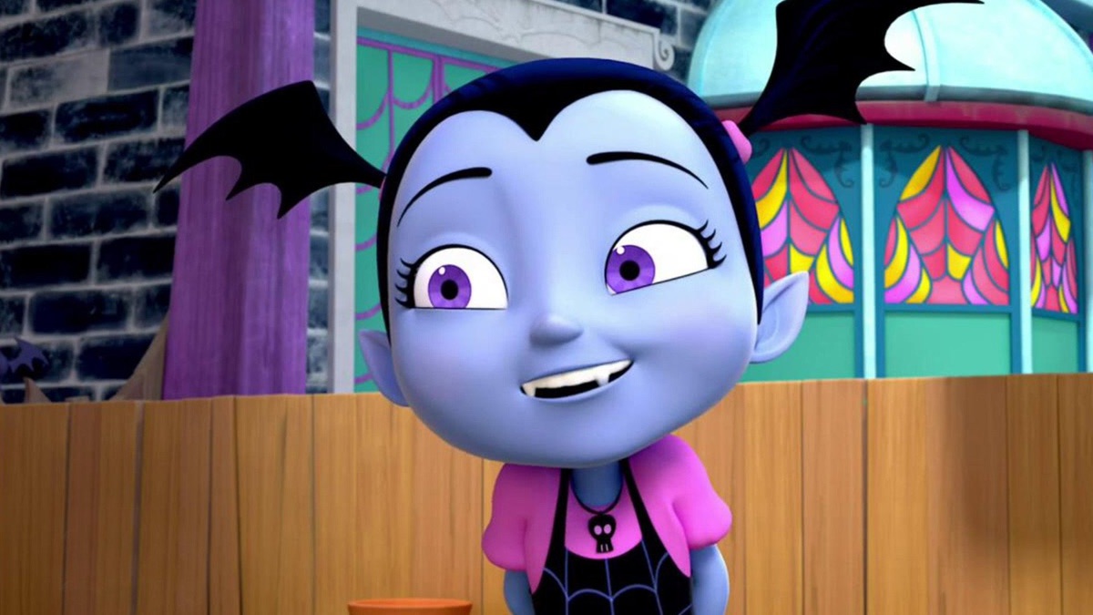 Going Batty / Scare B&B - Vampirina (Season 1, Episode 1) | Apple TV